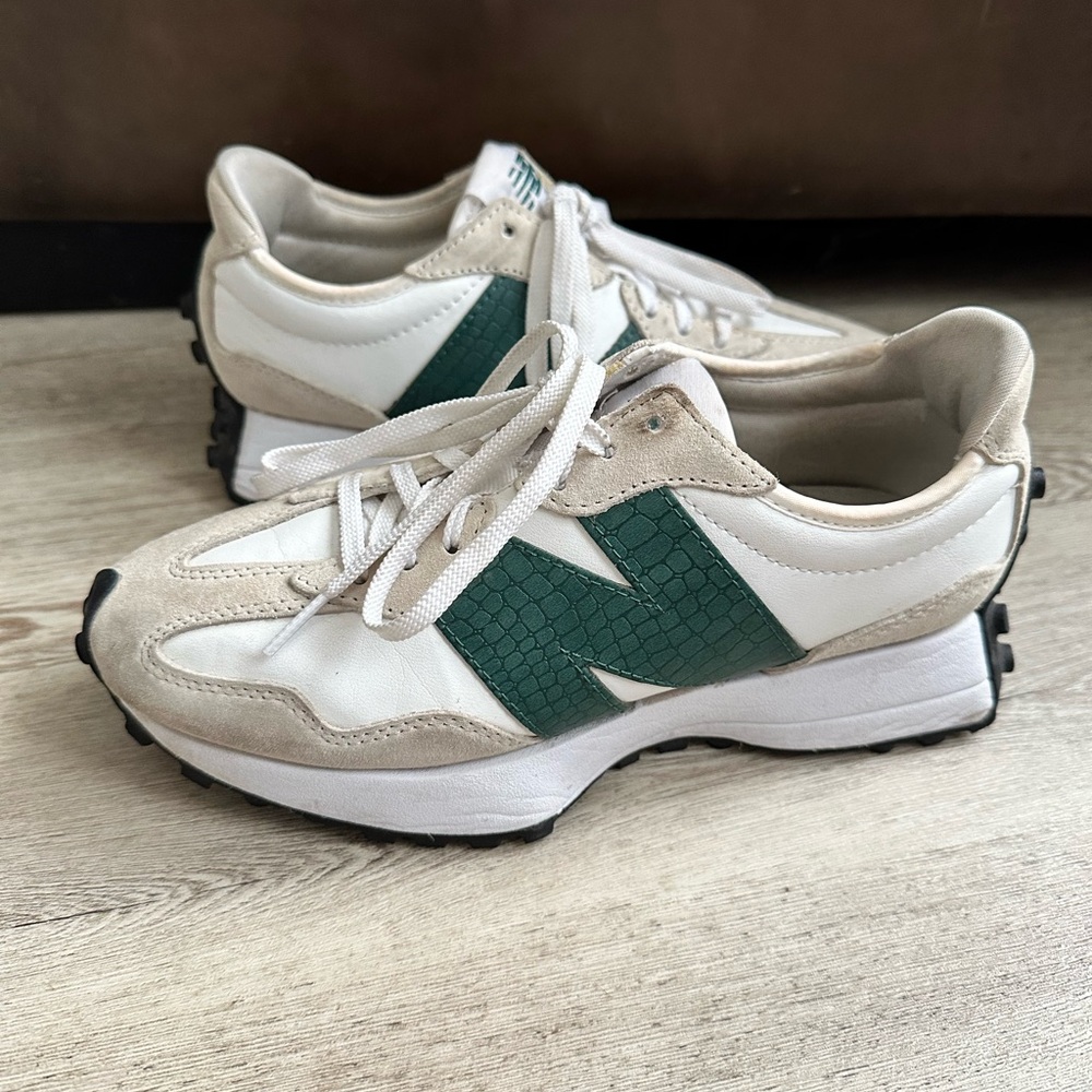 New Balance 327 Sneakers